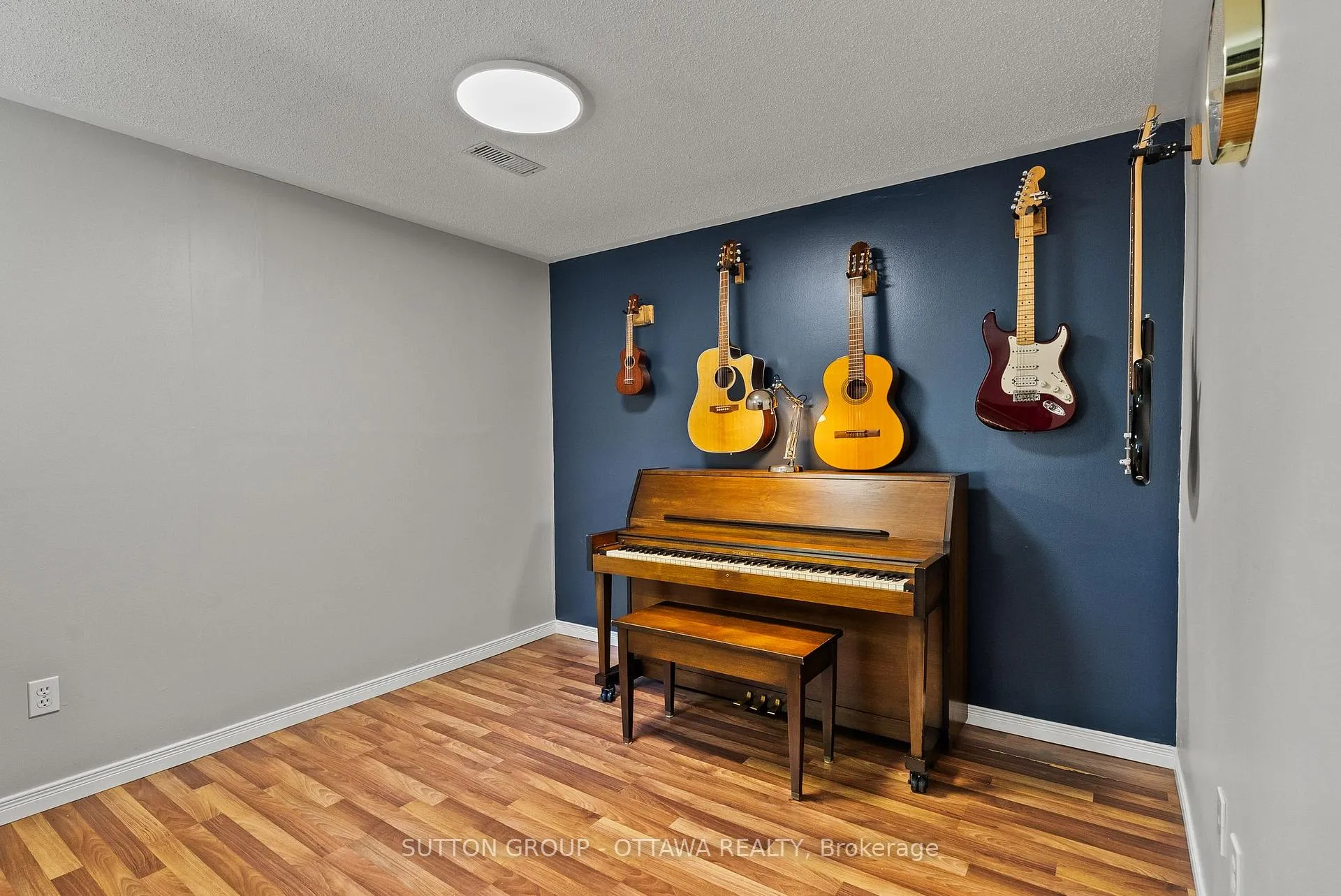 Photo 27 of 94 Piper Crescent, Ottawa, Kanata - Morgan's Grant/South March — HOMEH