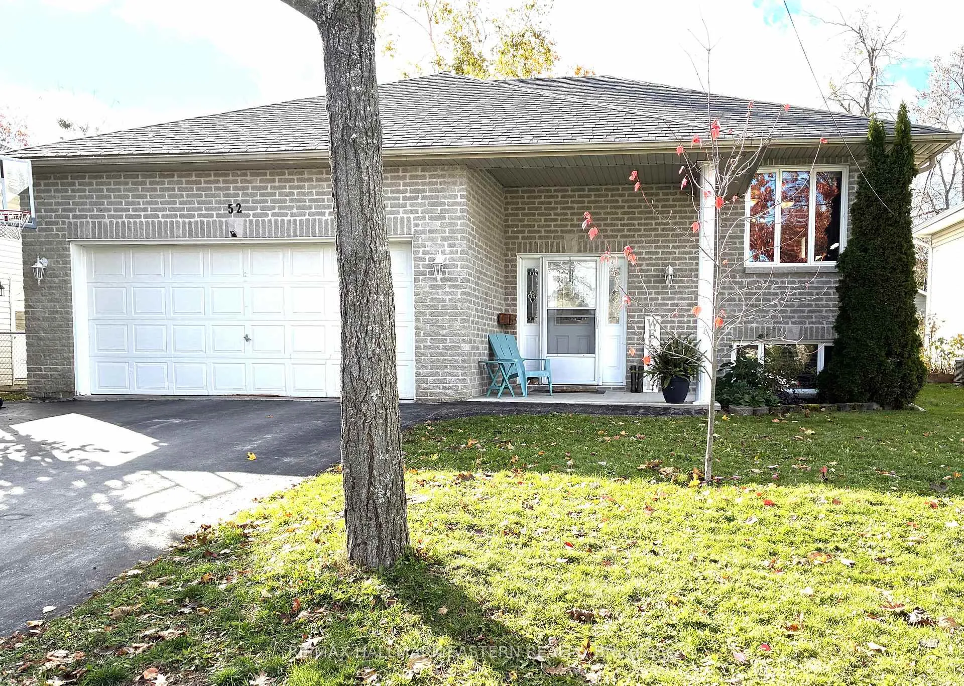 Photo 5 of 52 Birch Crescent, Kawartha Lakes, Bobcaygeon — HOMEH