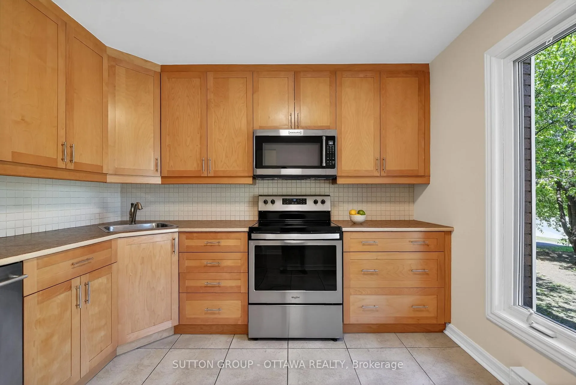 Photo 4 of 1530 Mimosa Avenue, Ottawa, Riverview Park — HOMEH
