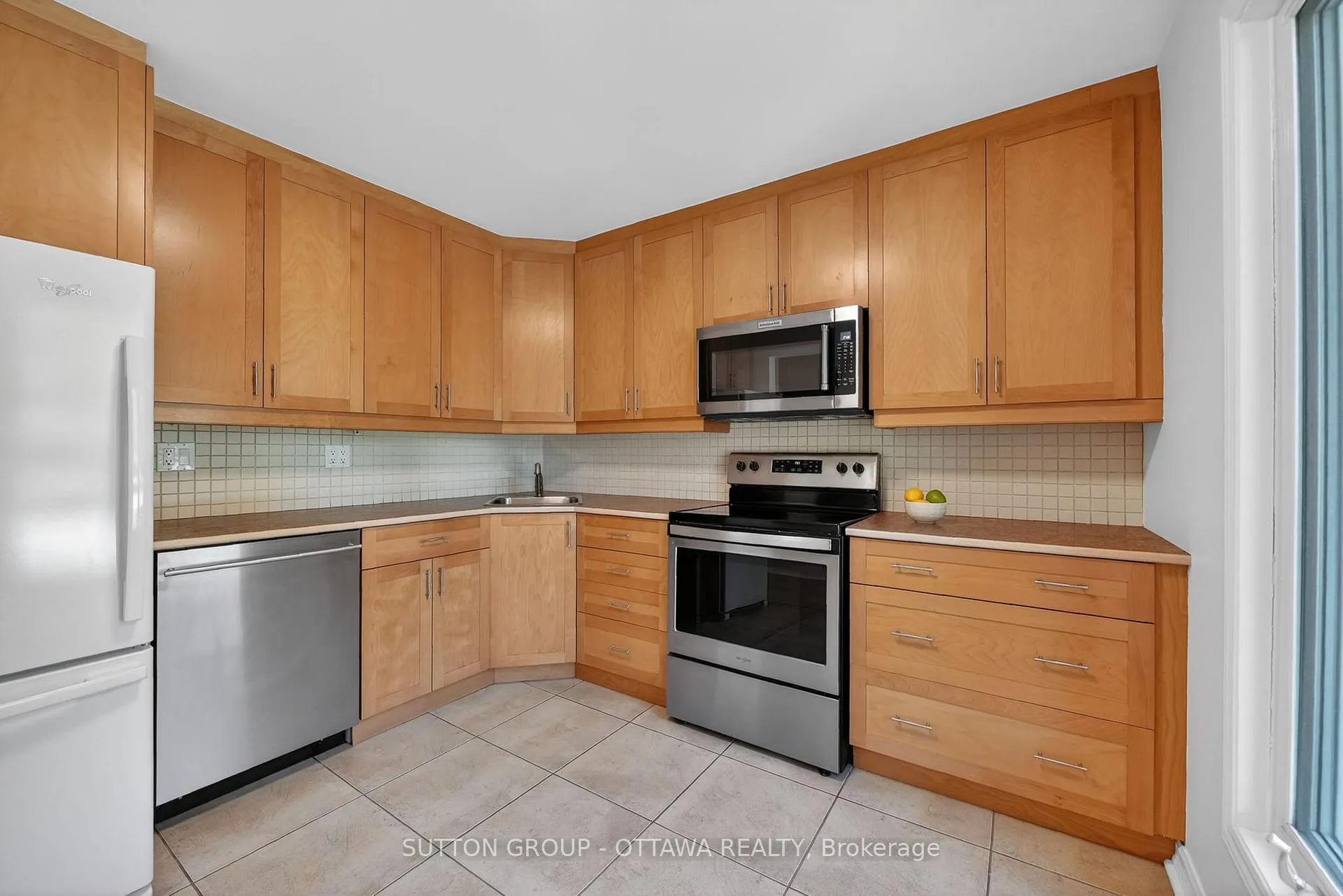 Photo 5 of 1530 Mimosa Avenue, Ottawa, Riverview Park — HOMEH