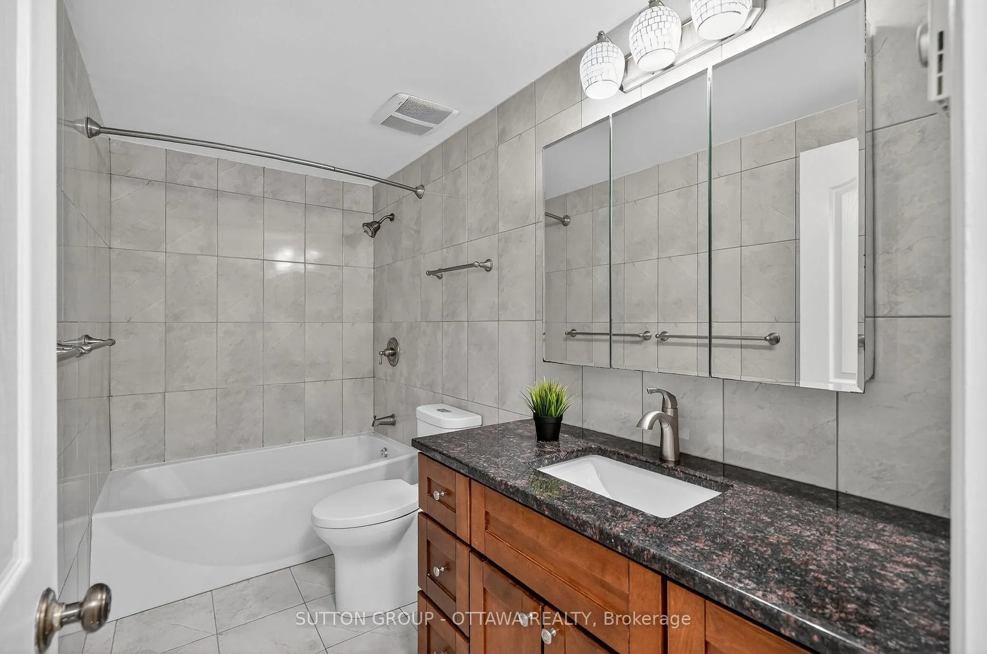 Photo 23 of 1530 Mimosa Avenue, Ottawa, Riverview Park — HOMEH