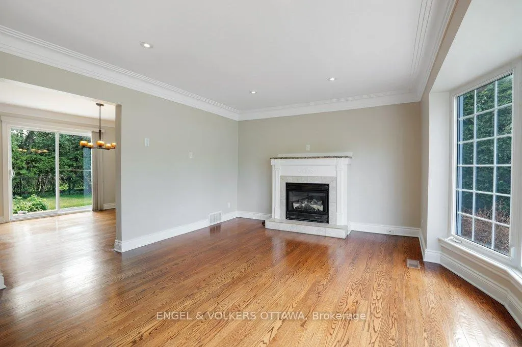 Photo 8 of 23 Biscayne Crescent, Ottawa, Borden Farm/Stewart Farm/Carleton Heights/Parkwood Hills — HOMEH