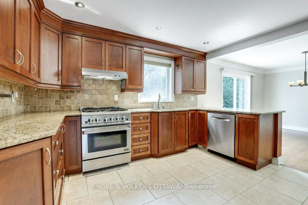 Photo 9 of 23 Biscayne Crescent, Ottawa, Borden Farm/Stewart Farm/Carleton Heights/Parkwood Hills — HOMEH