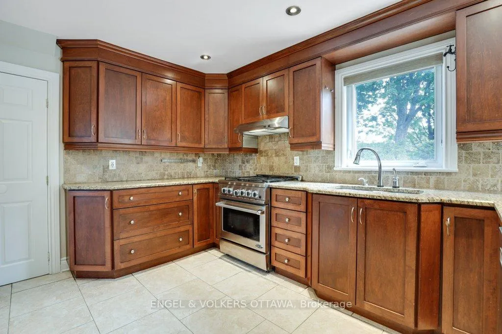 Photo 10 of 23 Biscayne Crescent, Ottawa, Borden Farm/Stewart Farm/Carleton Heights/Parkwood Hills — HOMEH