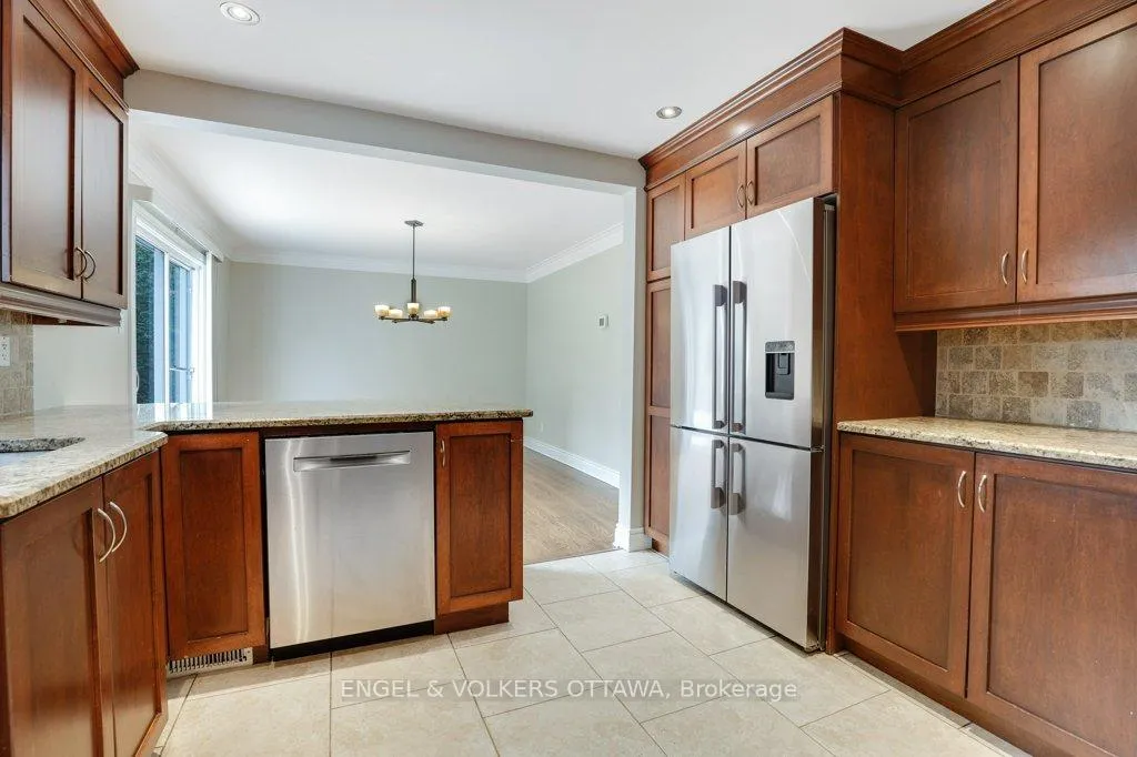 Photo 11 of 23 Biscayne Crescent, Ottawa, Borden Farm/Stewart Farm/Carleton Heights/Parkwood Hills — HOMEH