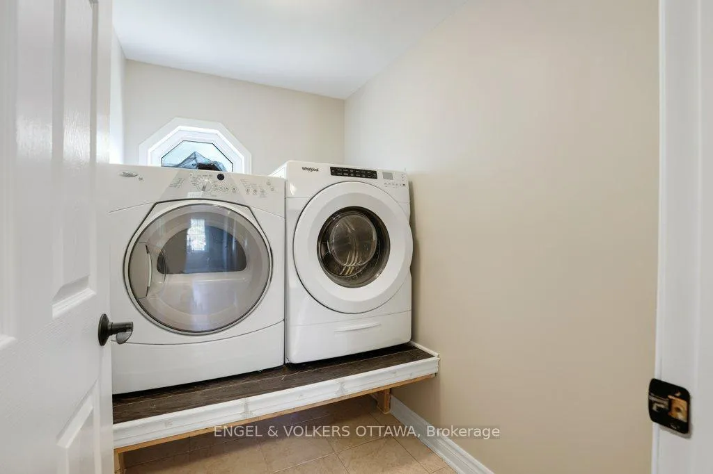 Photo 21 of 23 Biscayne Crescent, Ottawa, Borden Farm/Stewart Farm/Carleton Heights/Parkwood Hills — HOMEH
