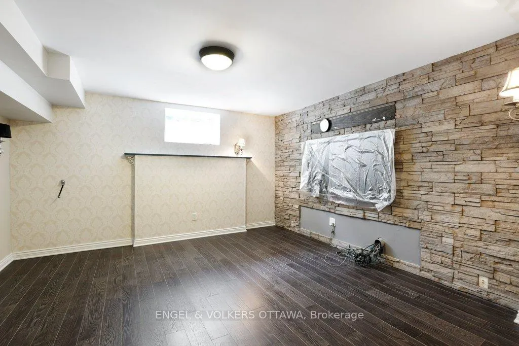 Photo 24 of 23 Biscayne Crescent, Ottawa, Borden Farm/Stewart Farm/Carleton Heights/Parkwood Hills — HOMEH