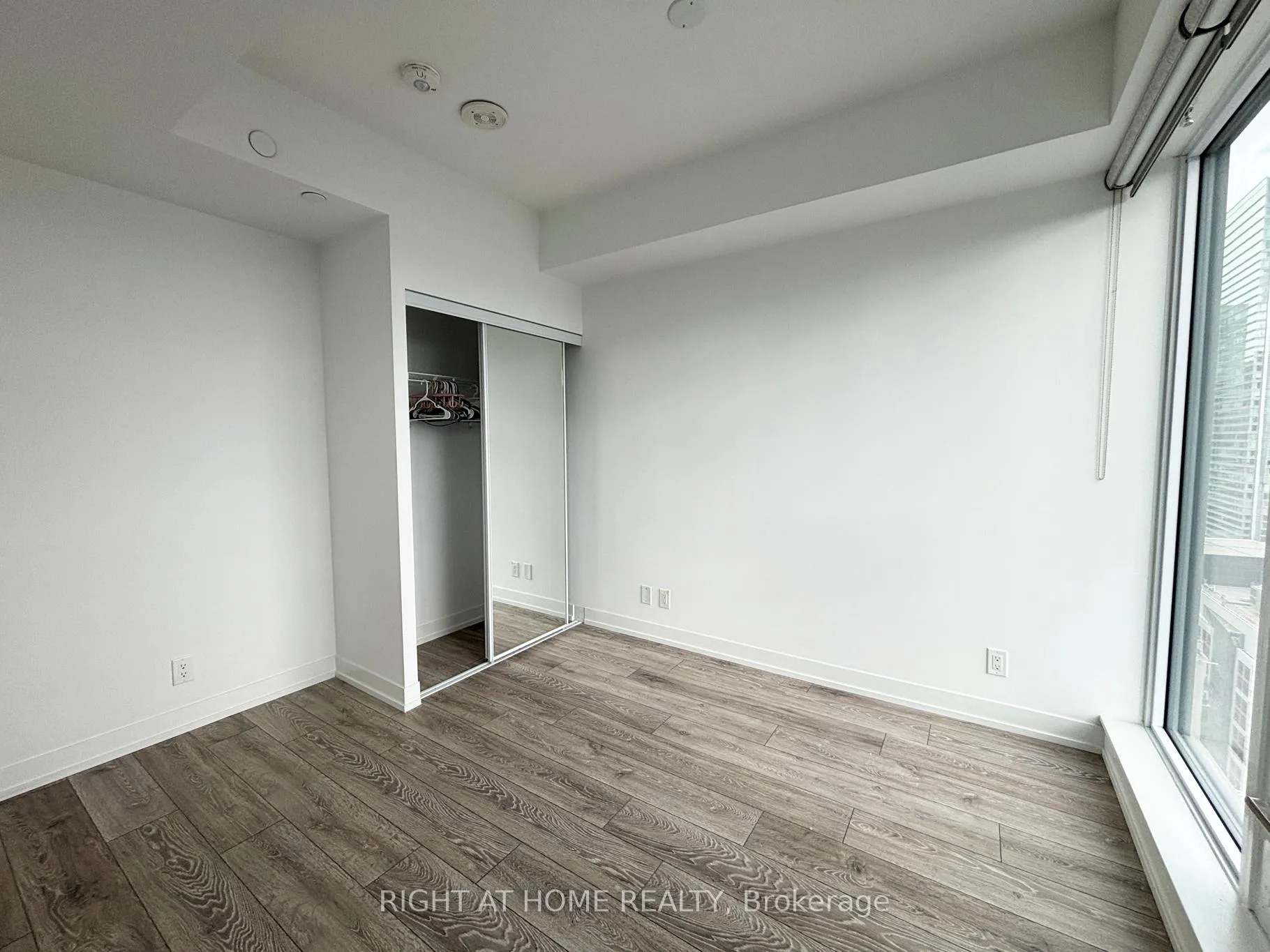 Photo 5 of Unit 3701, 55 Mercer Street, Toronto, Waterfront Communities — HOMEH