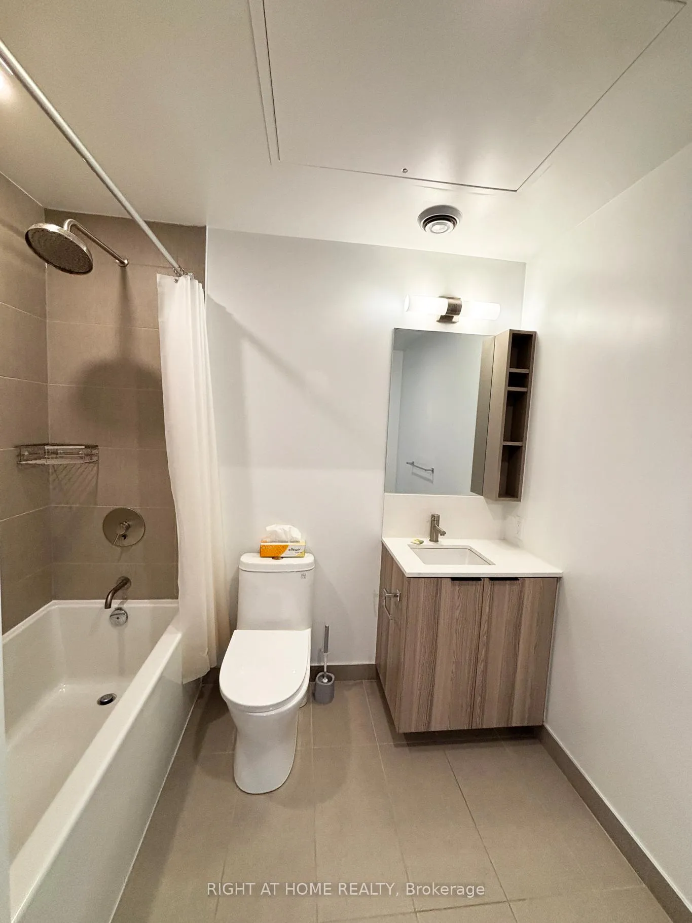 Photo 7 of Unit 3701, 55 Mercer Street, Toronto, Waterfront Communities — HOMEH