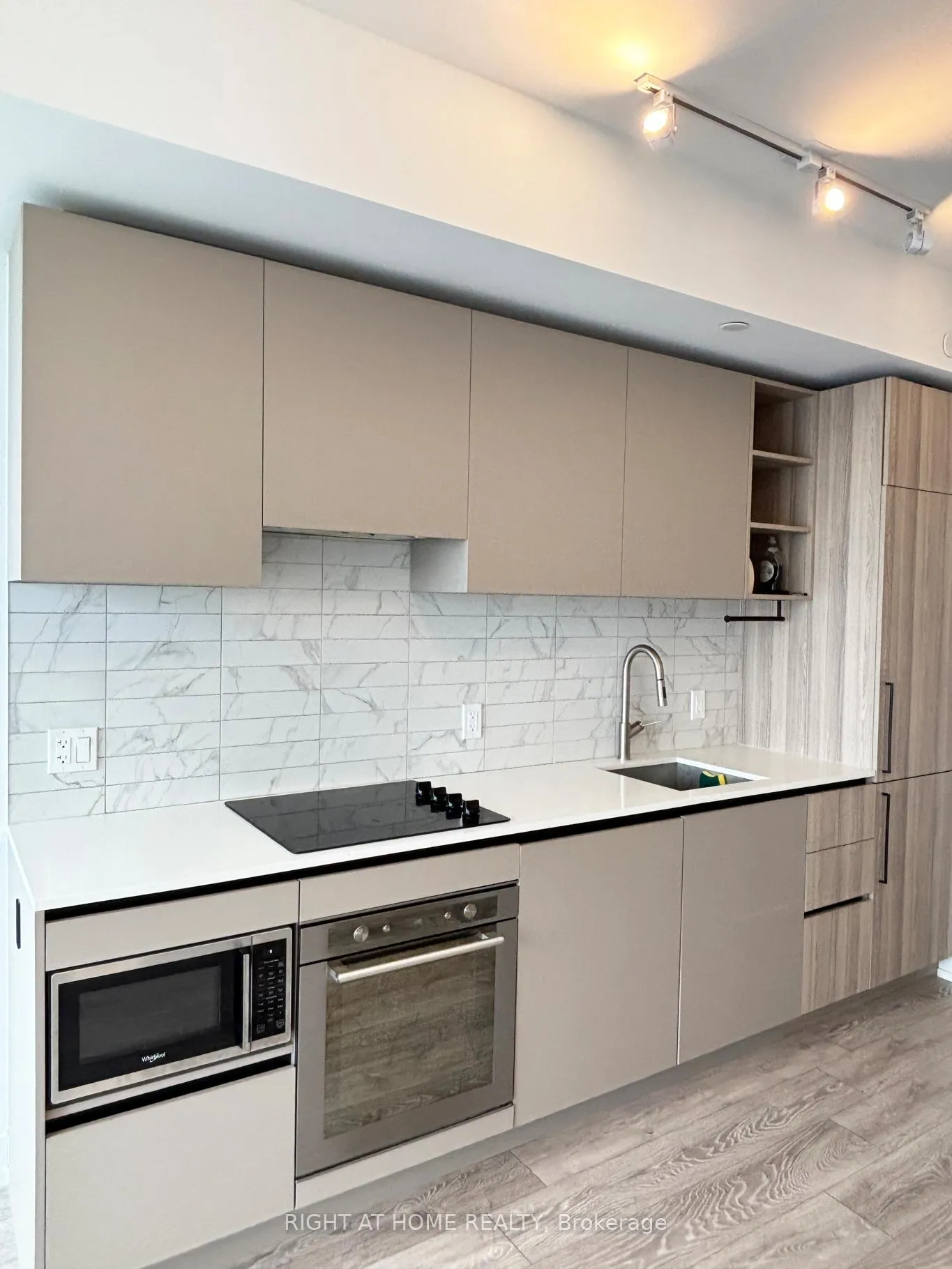 Photo 11 of Unit 3701, 55 Mercer Street, Toronto, Waterfront Communities — HOMEH