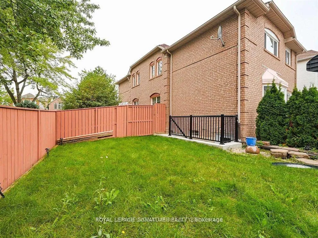 Photo 2 of Unit Basement, 5955 Leeside Crescent, Mississauga, Central Erin Mills — HOMEH