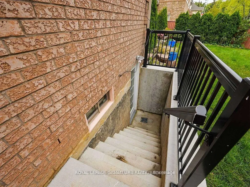Photo 4 of Unit Basement, 5955 Leeside Crescent, Mississauga, Central Erin Mills — HOMEH