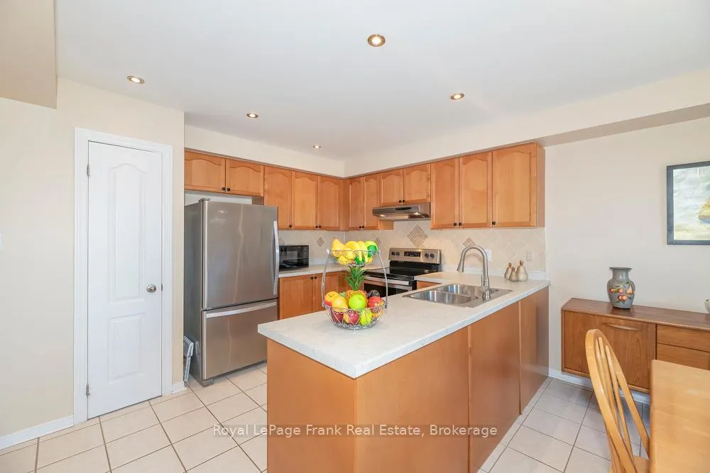 Photo 23 of 720 Ormond Drive, Oshawa, Samac — HOMEH