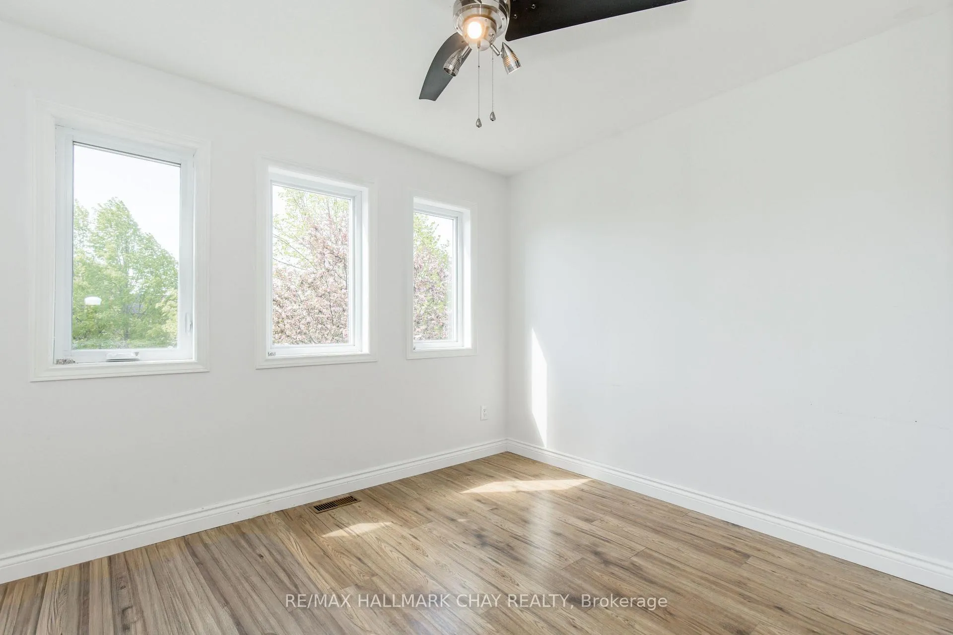 Photo 12 of 1176 Hill Street, Innisfil, Alcona — HOMEH