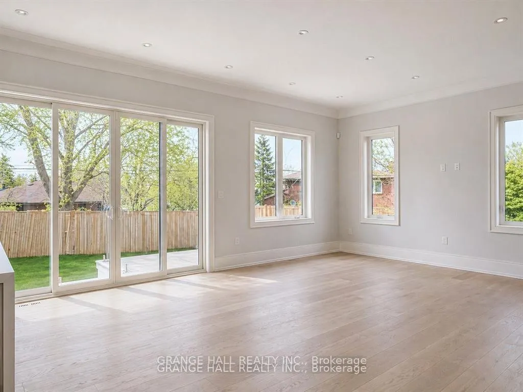 Photo 12 of 16 Barker Avenue, Etobicoke, Thistletown-Beaumonde Heights — HOMEH