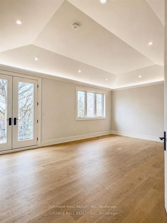 Photo 13 of 16 Barker Avenue, Etobicoke, Thistletown-Beaumonde Heights — HOMEH