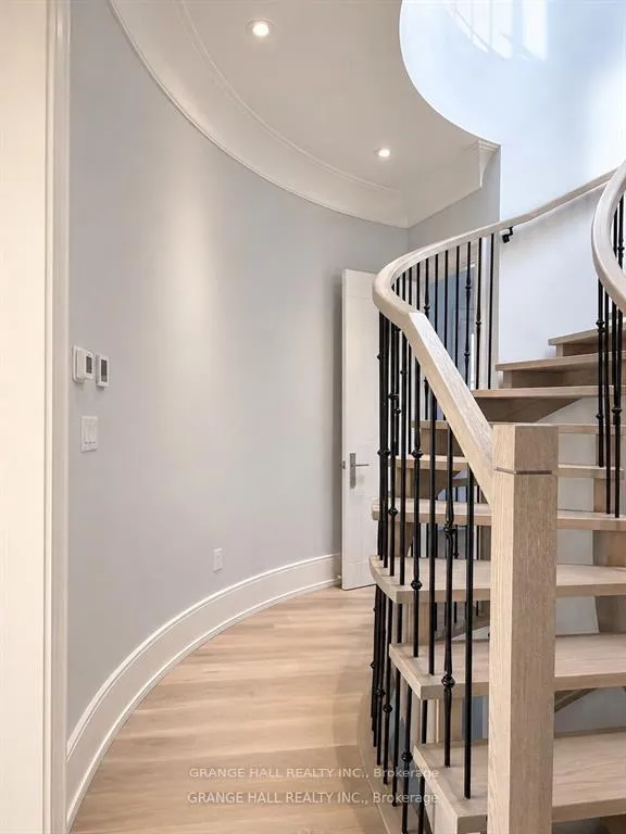 Photo 14 of 16 Barker Avenue, Etobicoke, Thistletown-Beaumonde Heights — HOMEH