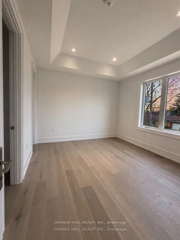 Photo 24 of 16 Barker Avenue, Etobicoke, Thistletown-Beaumonde Heights — HOMEH