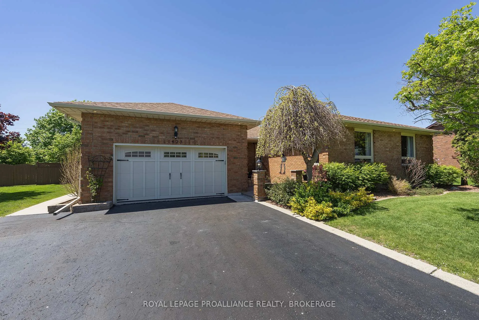 Photo 2 of 1423 Cottsmere Court, Kingston, City North of 401 — HOMEH