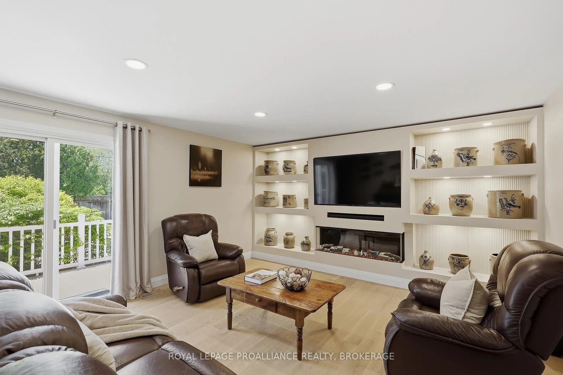 Photo 5 of 1423 Cottsmere Court, Kingston, City North of 401 — HOMEH