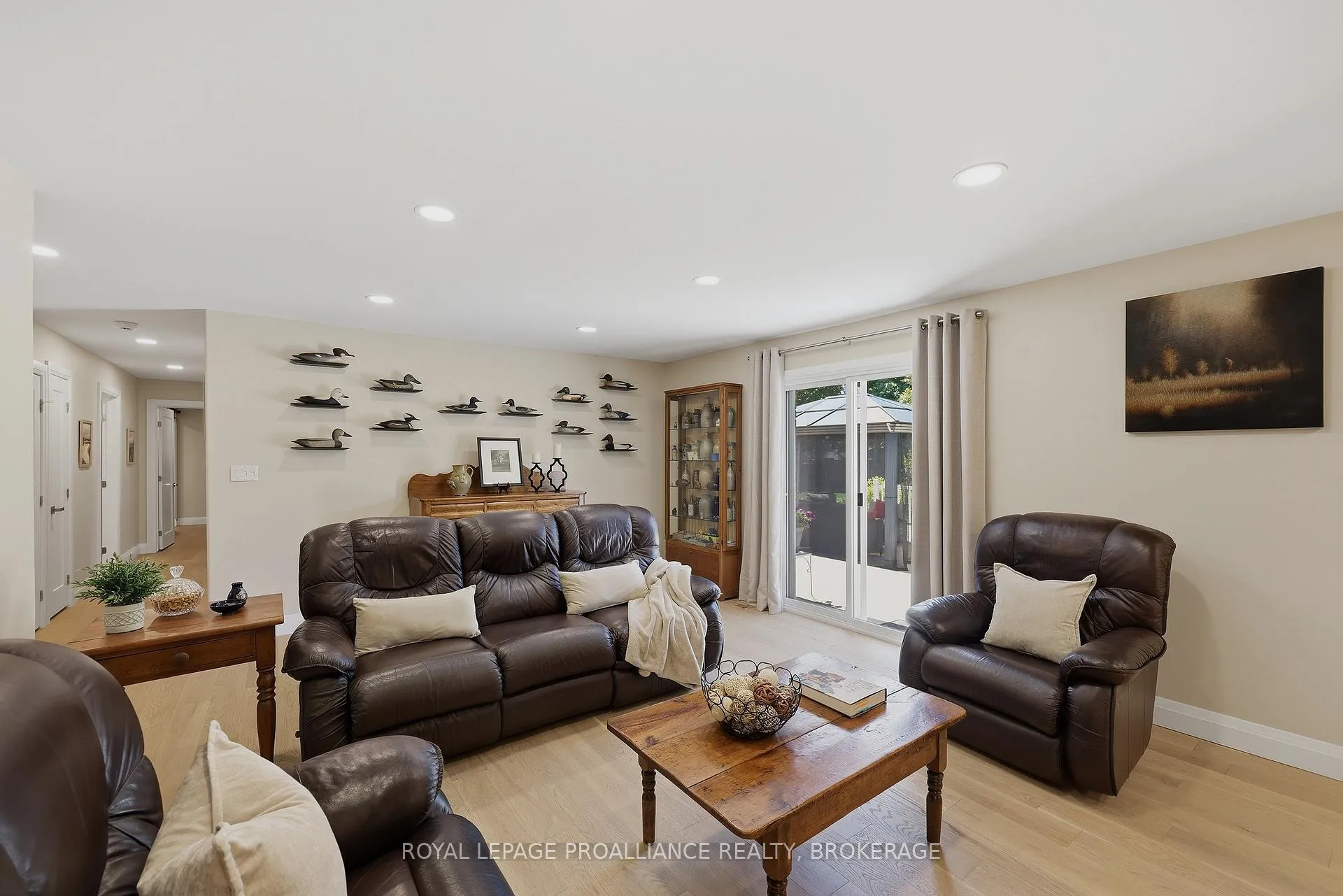 Photo 7 of 1423 Cottsmere Court, Kingston, City North of 401 — HOMEH