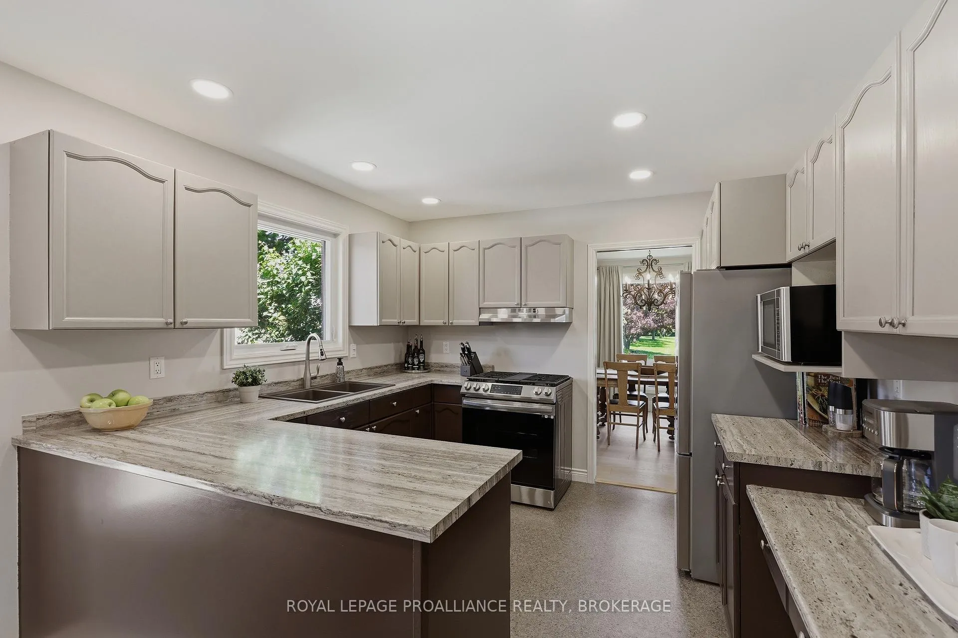 Photo 8 of 1423 Cottsmere Court, Kingston, City North of 401 — HOMEH