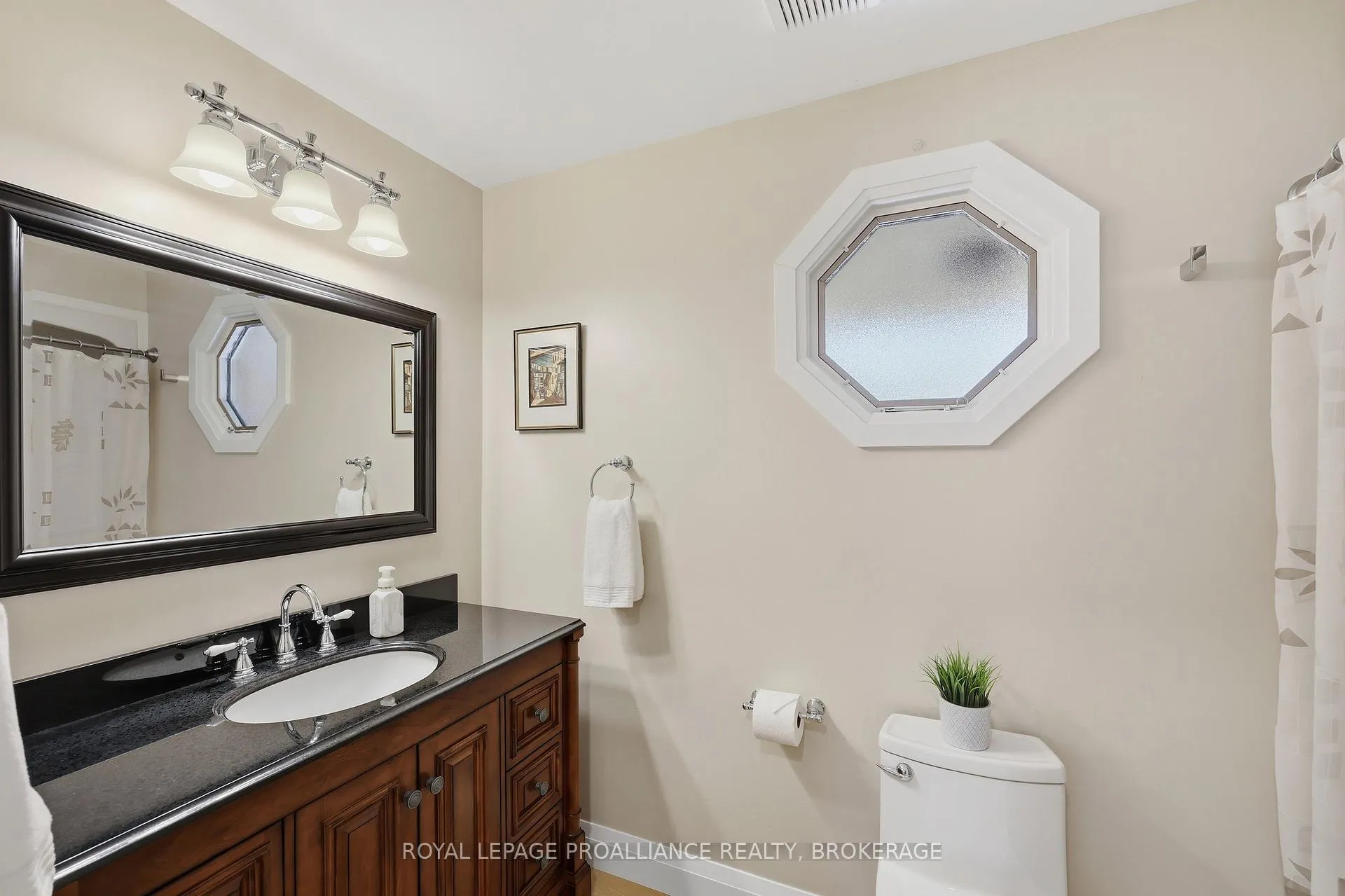 Photo 15 of 1423 Cottsmere Court, Kingston, City North of 401 — HOMEH
