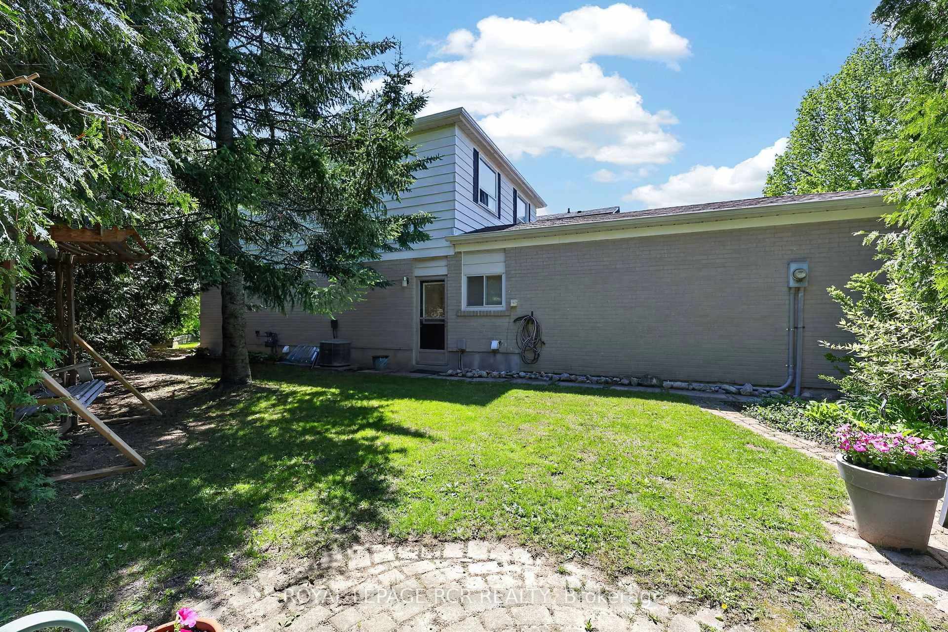 Photo 21 of 758 Beman Drive, Newmarket, Huron Heights-Leslie Valley — HOMEH