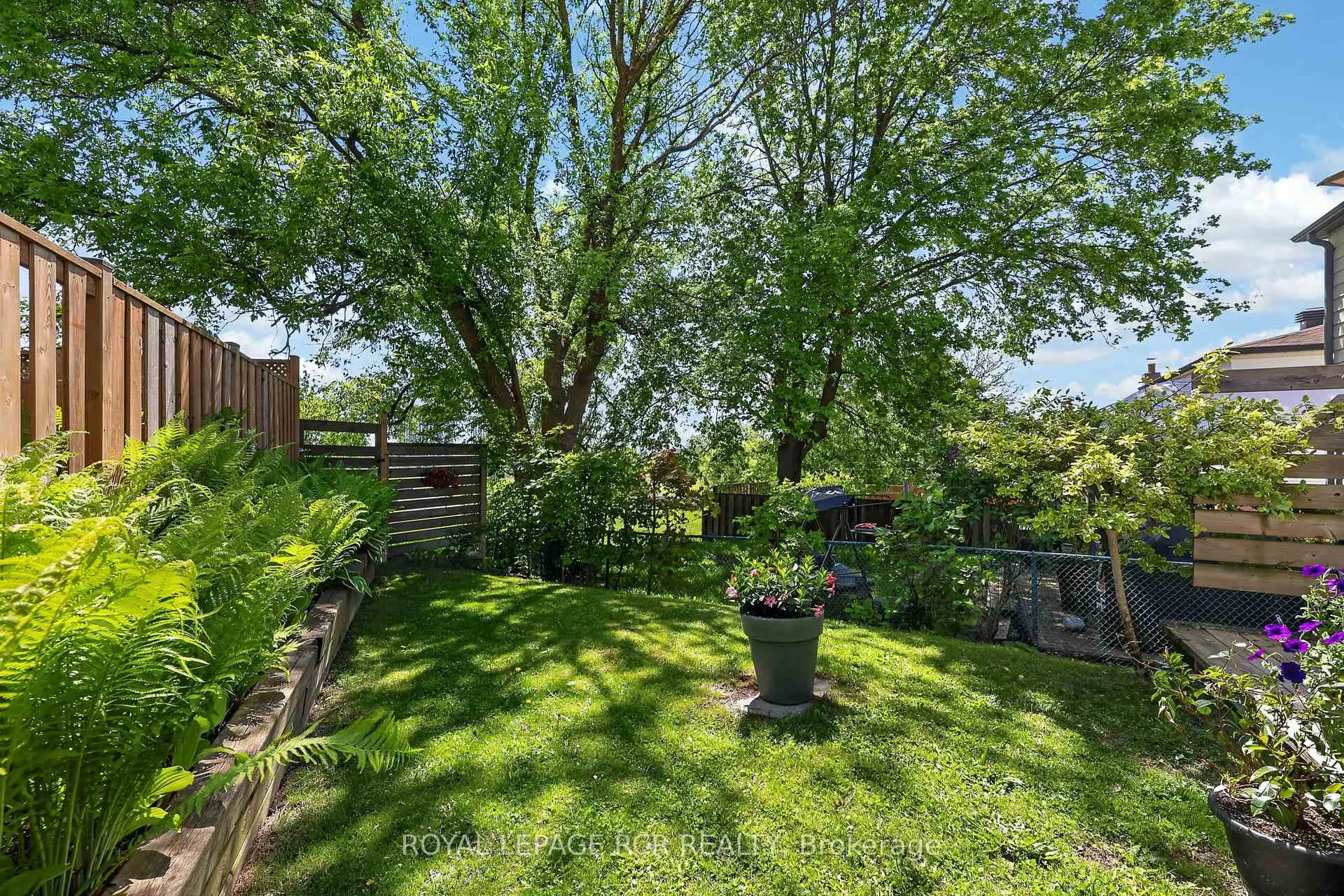 Photo 23 of 758 Beman Drive, Newmarket, Huron Heights-Leslie Valley — HOMEH