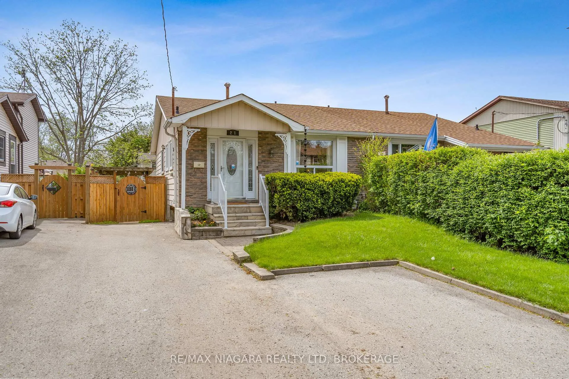 Photo 1 of 21 Allan Drive, St. Catharines, Fairview — HOMEH