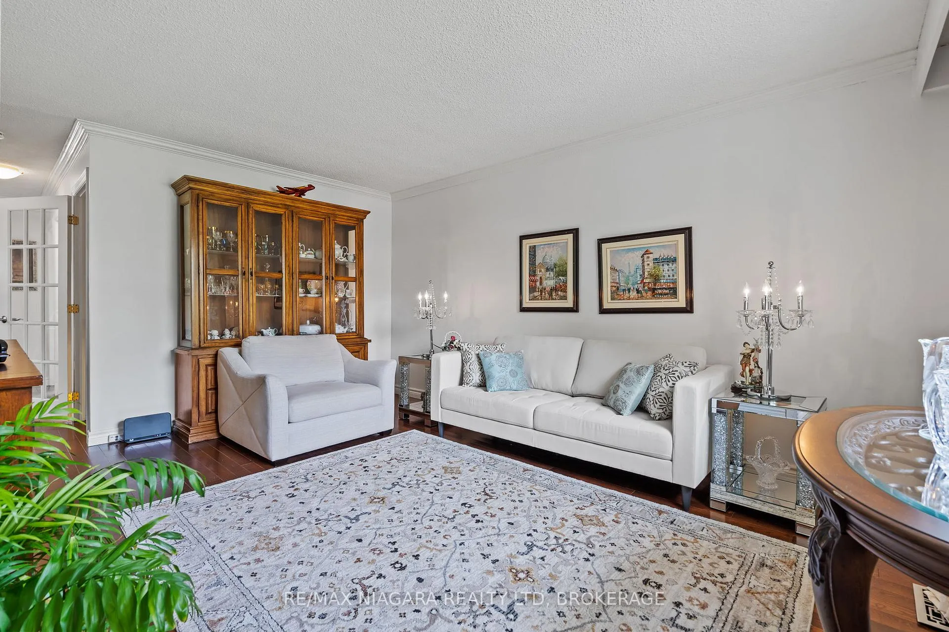 Photo 4 of 21 Allan Drive, St. Catharines, Fairview — HOMEH