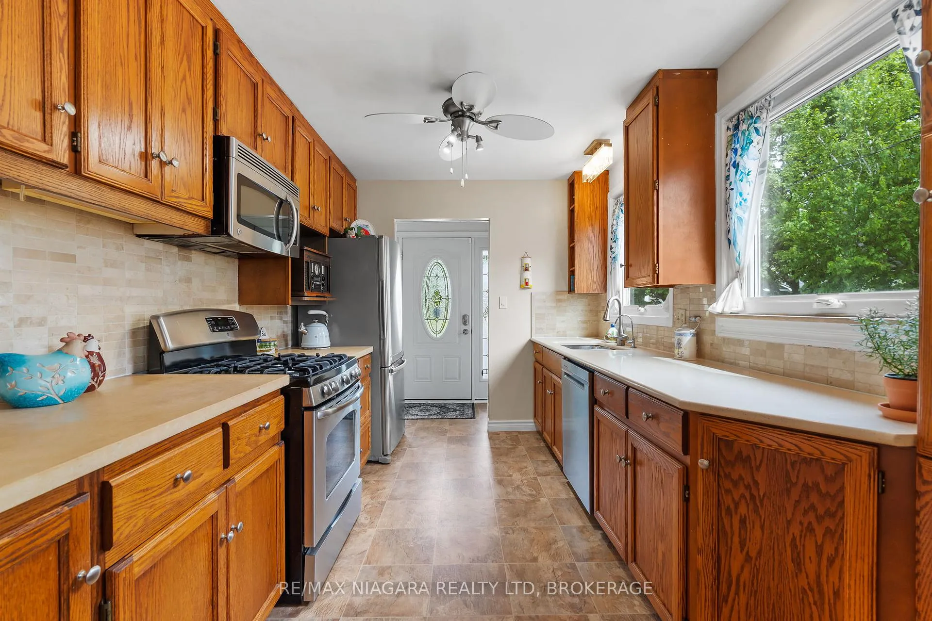 Photo 5 of 21 Allan Drive, St. Catharines, Fairview — HOMEH