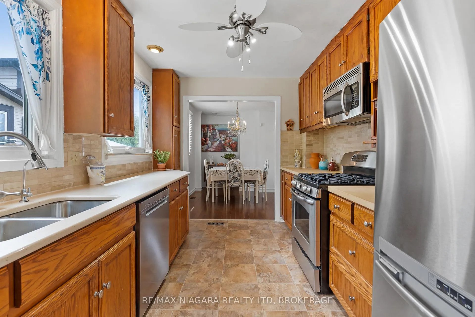 Photo 7 of 21 Allan Drive, St. Catharines, Fairview — HOMEH
