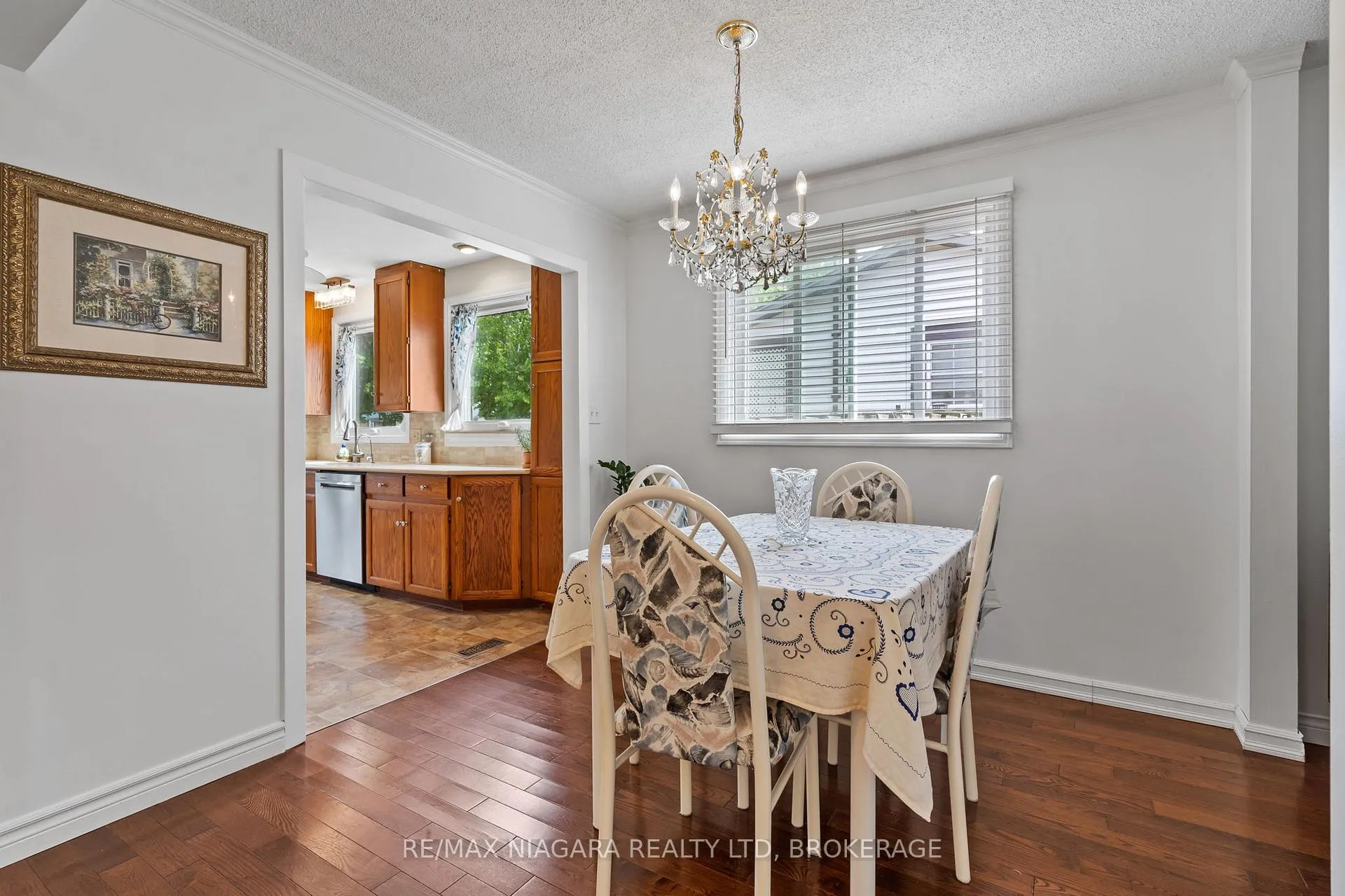 Photo 8 of 21 Allan Drive, St. Catharines, Fairview — HOMEH