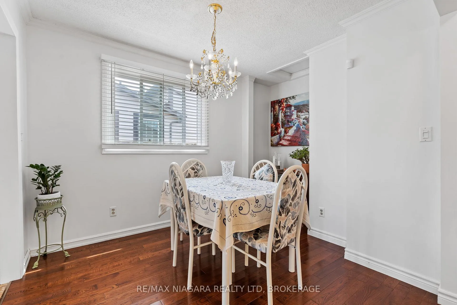 Photo 9 of 21 Allan Drive, St. Catharines, Fairview — HOMEH