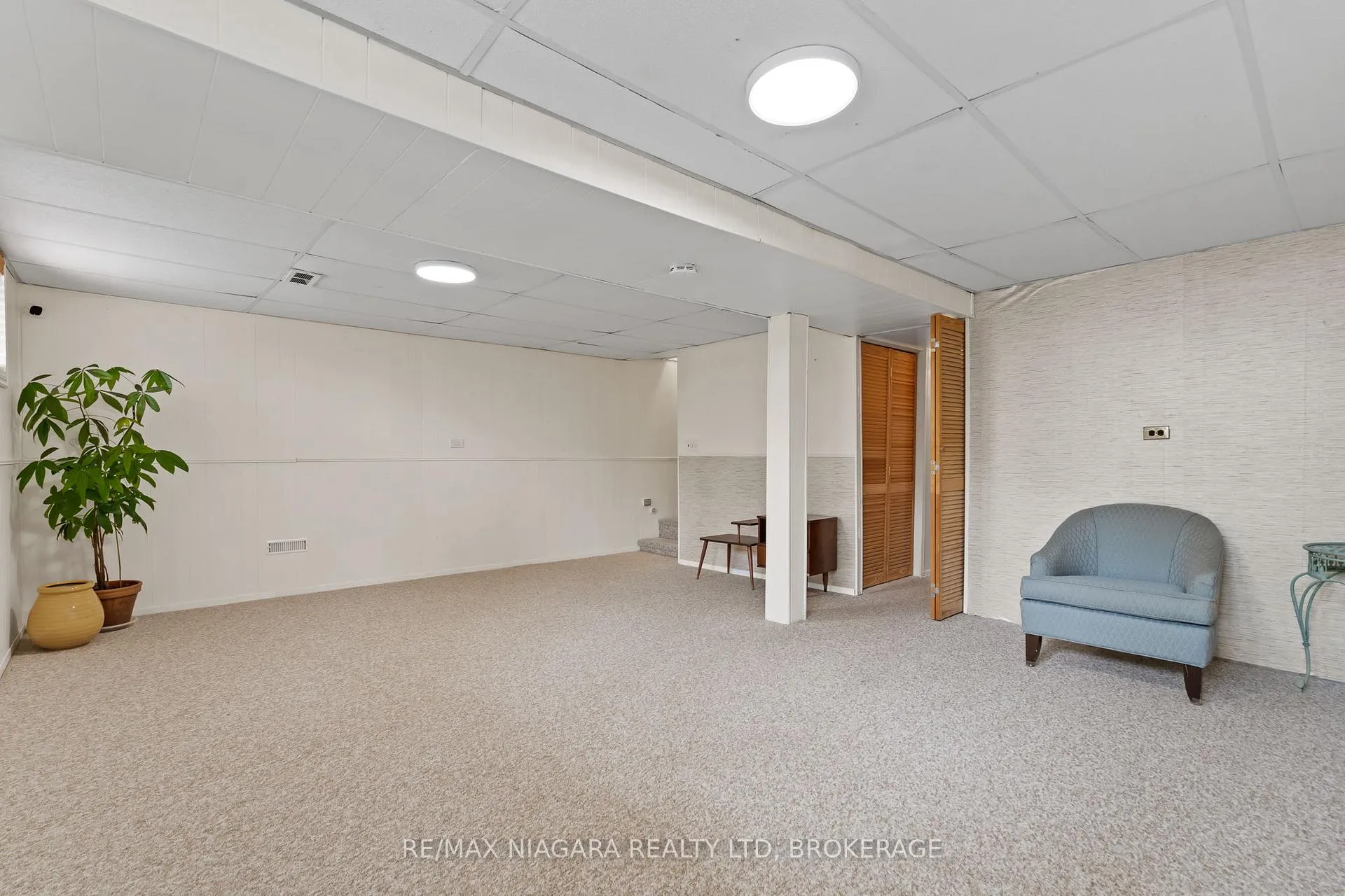Photo 15 of 21 Allan Drive, St. Catharines, Fairview — HOMEH