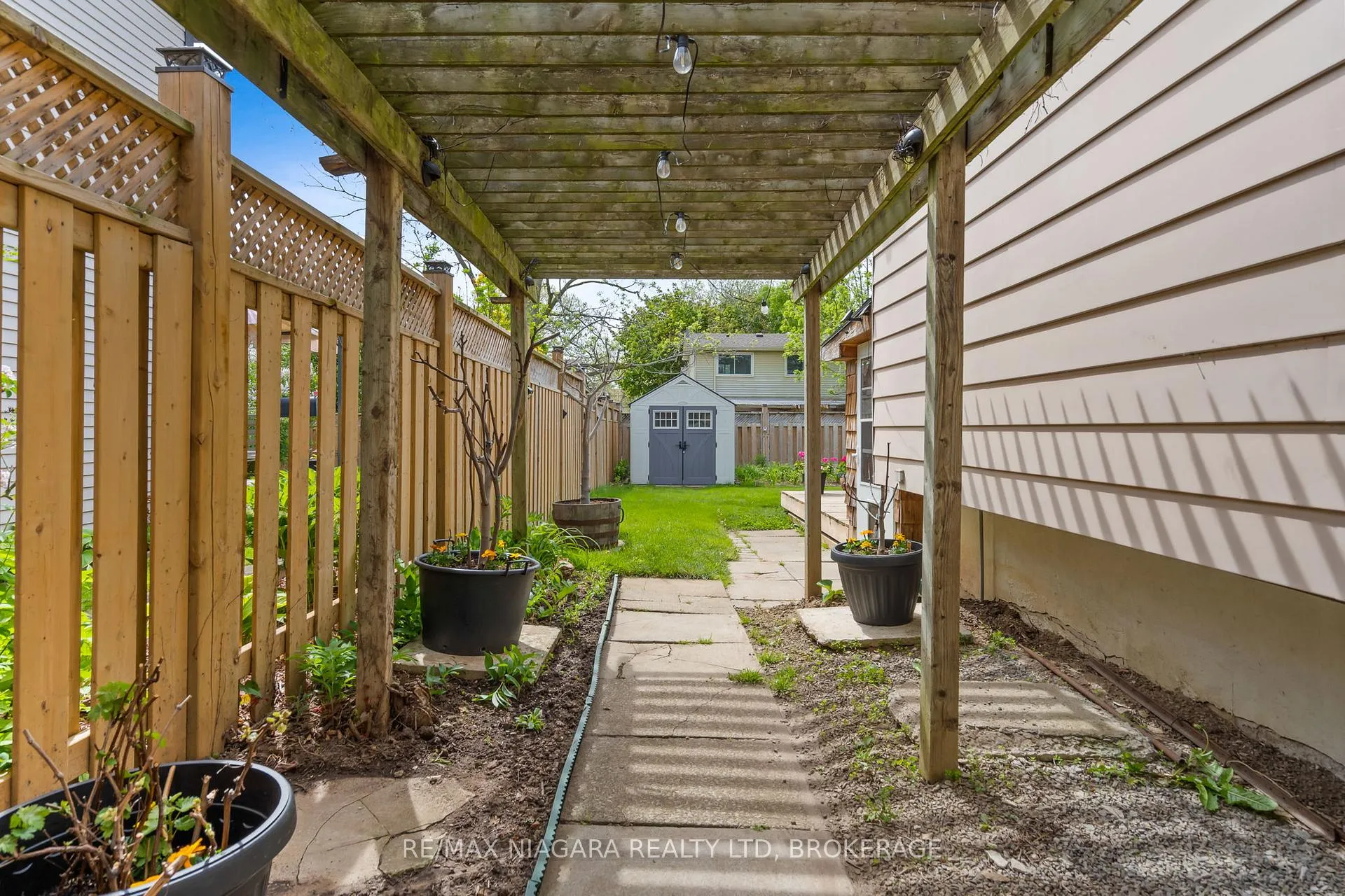 Photo 25 of 21 Allan Drive, St. Catharines, Fairview — HOMEH