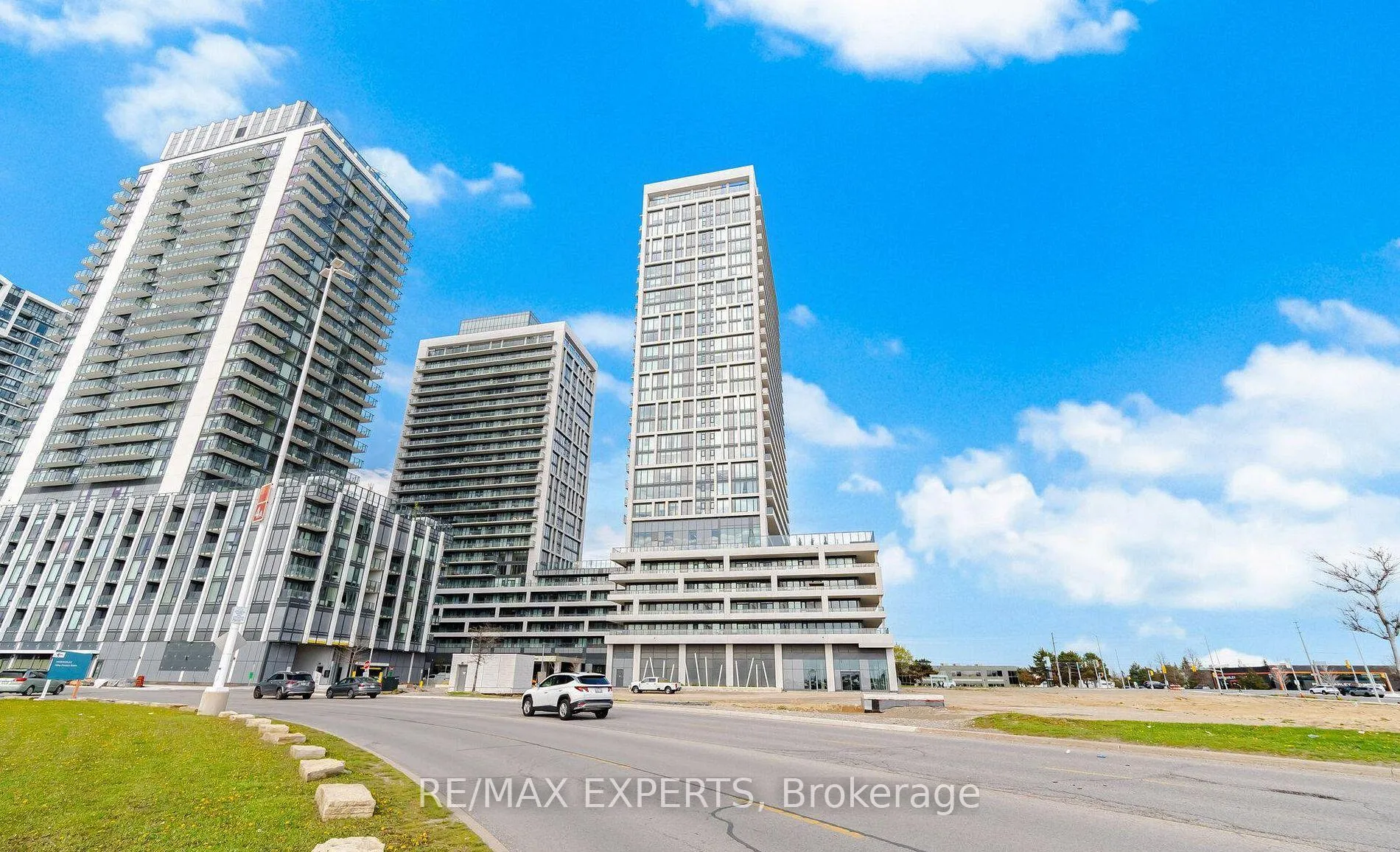 Photo 1 of Unit 320, 8960 Jane Street S, Vaughan, Vellore Village — HOMEH