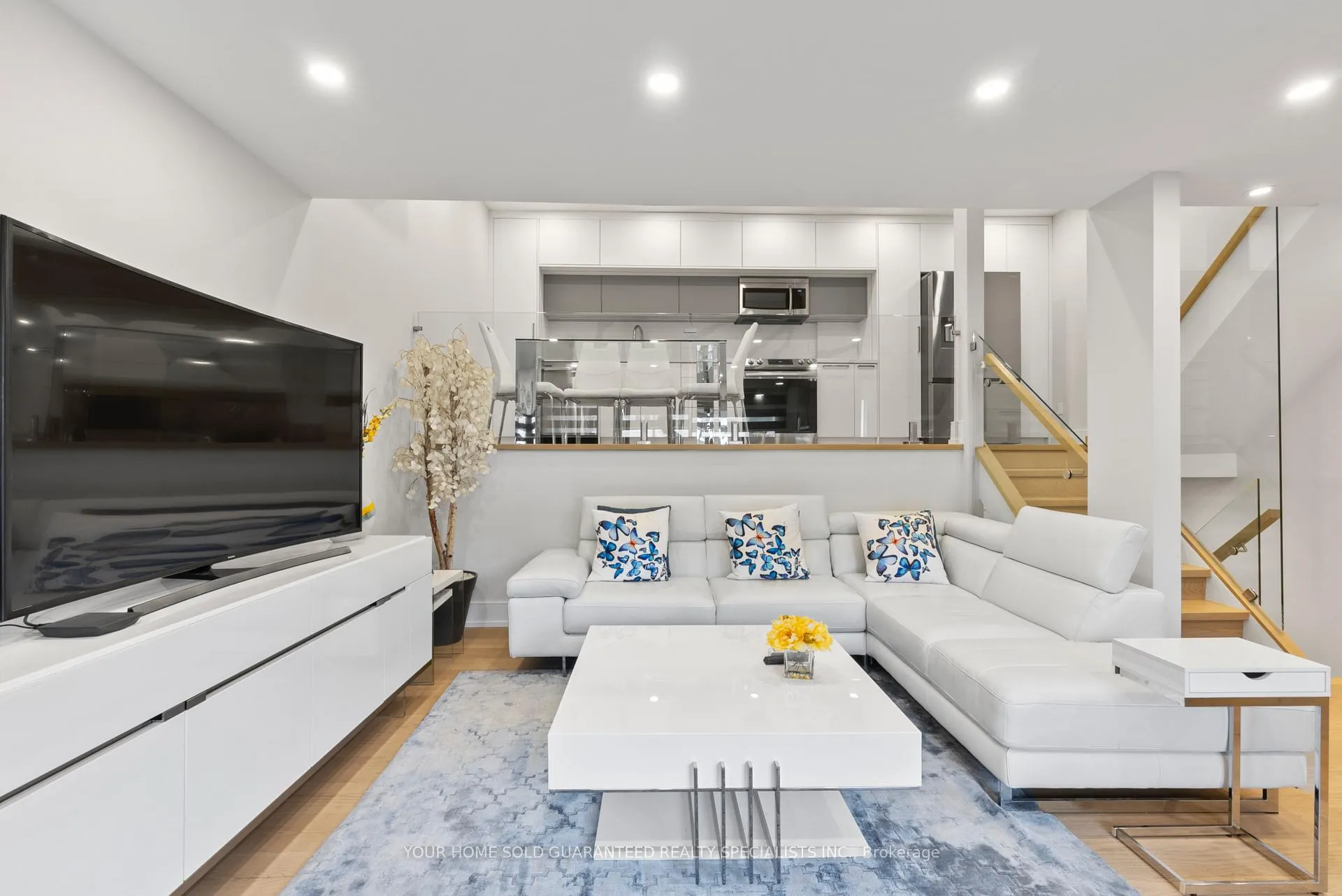Photo 1 of Unit 52, 146 Milestone Crescent, Aurora, Aurora Village — HOMEH