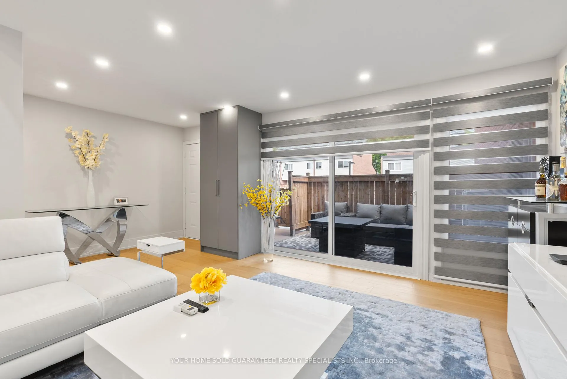 Photo 3 of Unit 52, 146 Milestone Crescent, Aurora, Aurora Village — HOMEH