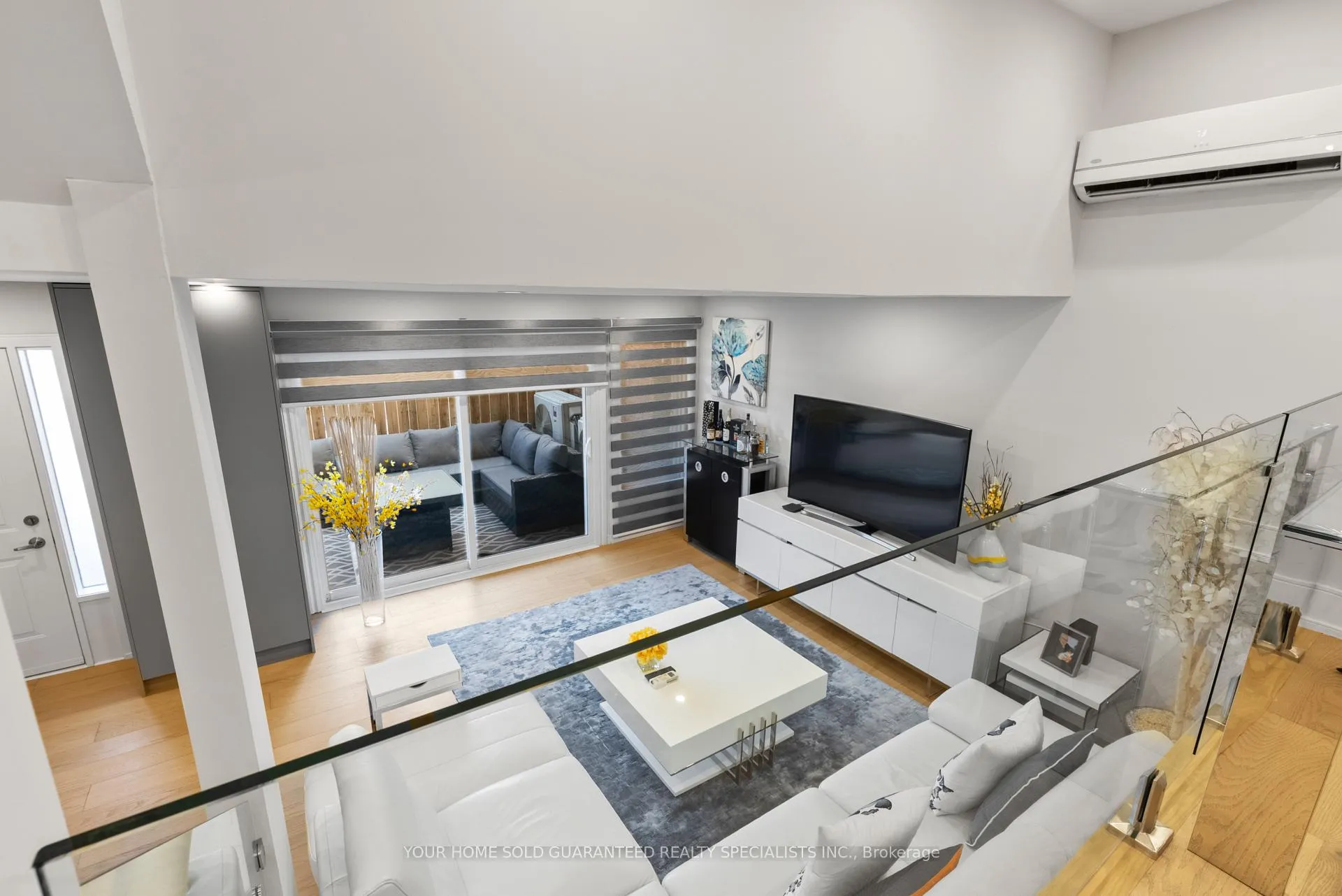 Photo 5 of Unit 52, 146 Milestone Crescent, Aurora, Aurora Village — HOMEH