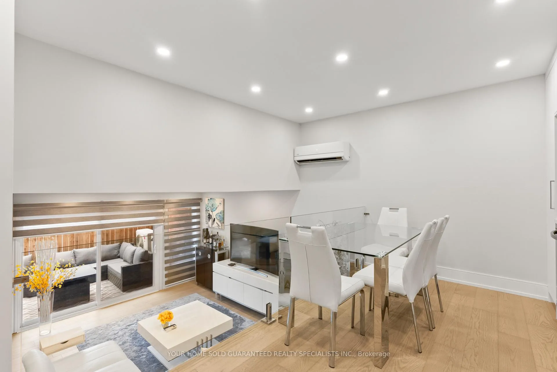 Photo 7 of Unit 52, 146 Milestone Crescent, Aurora, Aurora Village — HOMEH