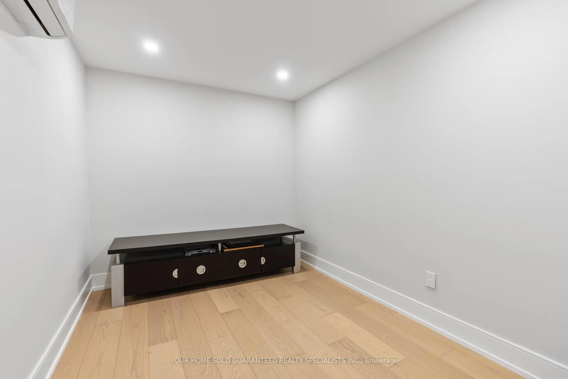 Photo 17 of Unit 52, 146 Milestone Crescent, Aurora, Aurora Village — HOMEH