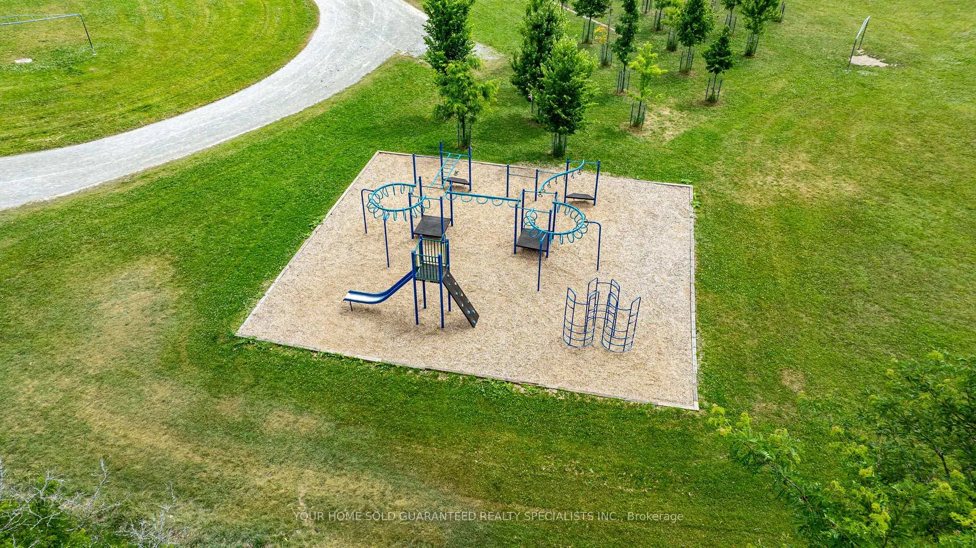 Photo 25 of Unit 52, 146 Milestone Crescent, Aurora, Aurora Village — HOMEH