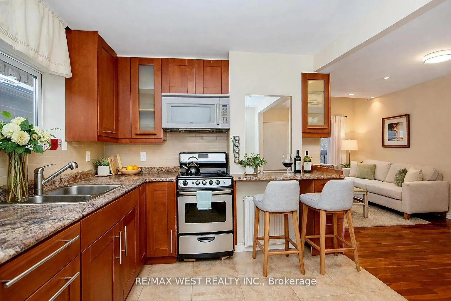 Photo 3 of Unit 2nd, 237 Vaughan Road, Toronto, Oakwood Village — HOMEH