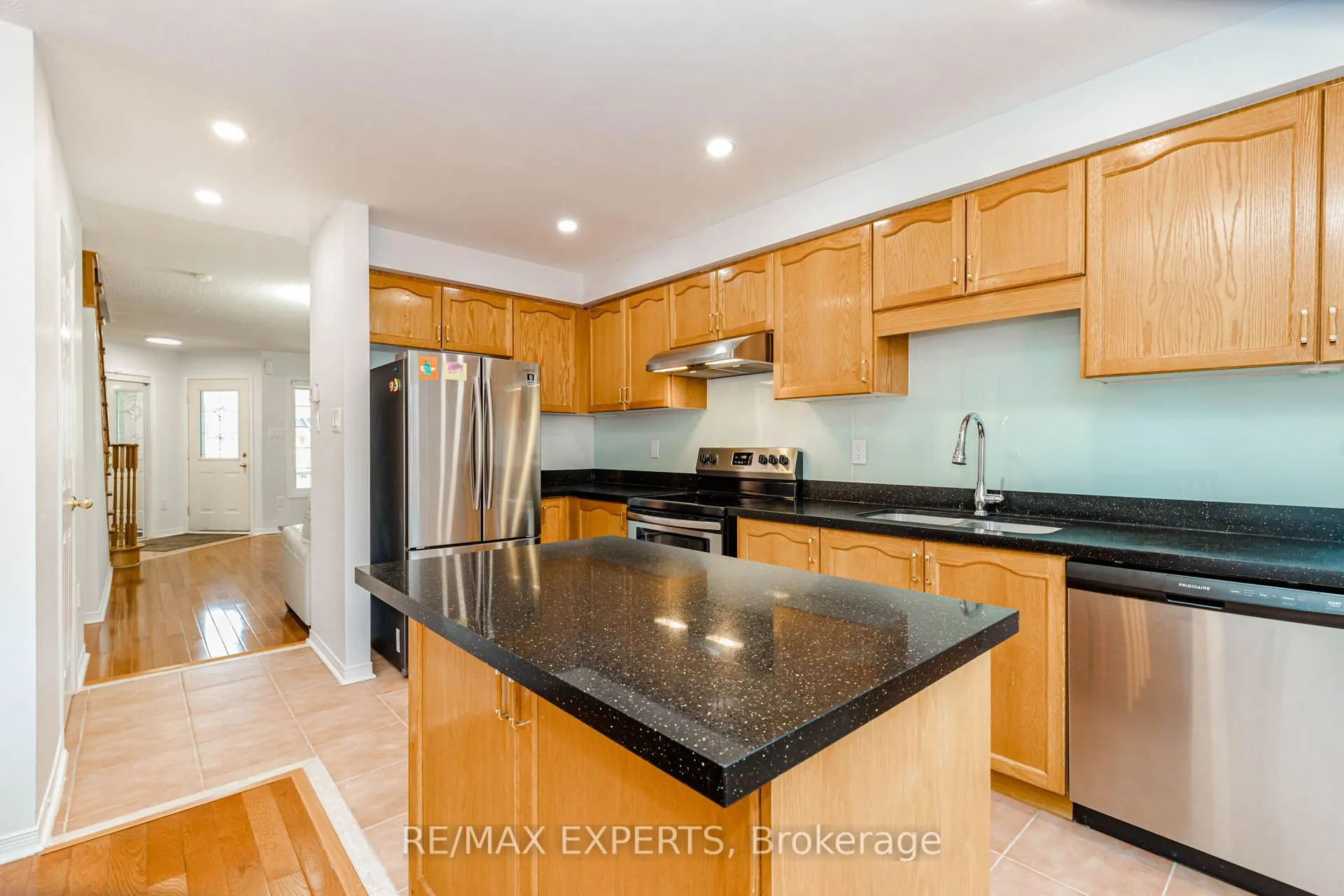 Photo 8 of 131 Legnano Crescent, Vaughan, Vellore Village — HOMEH