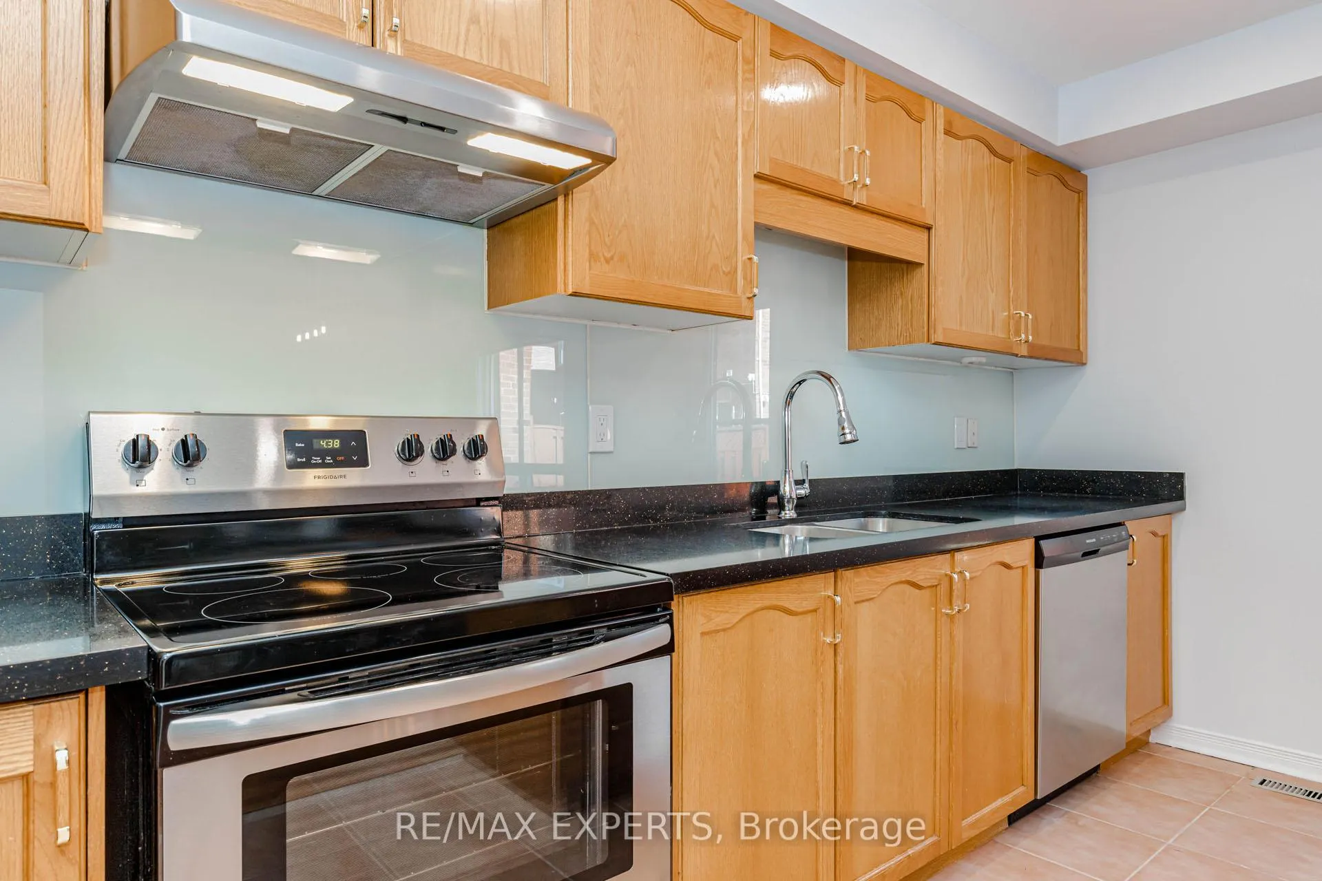 Photo 9 of 131 Legnano Crescent, Vaughan, Vellore Village — HOMEH