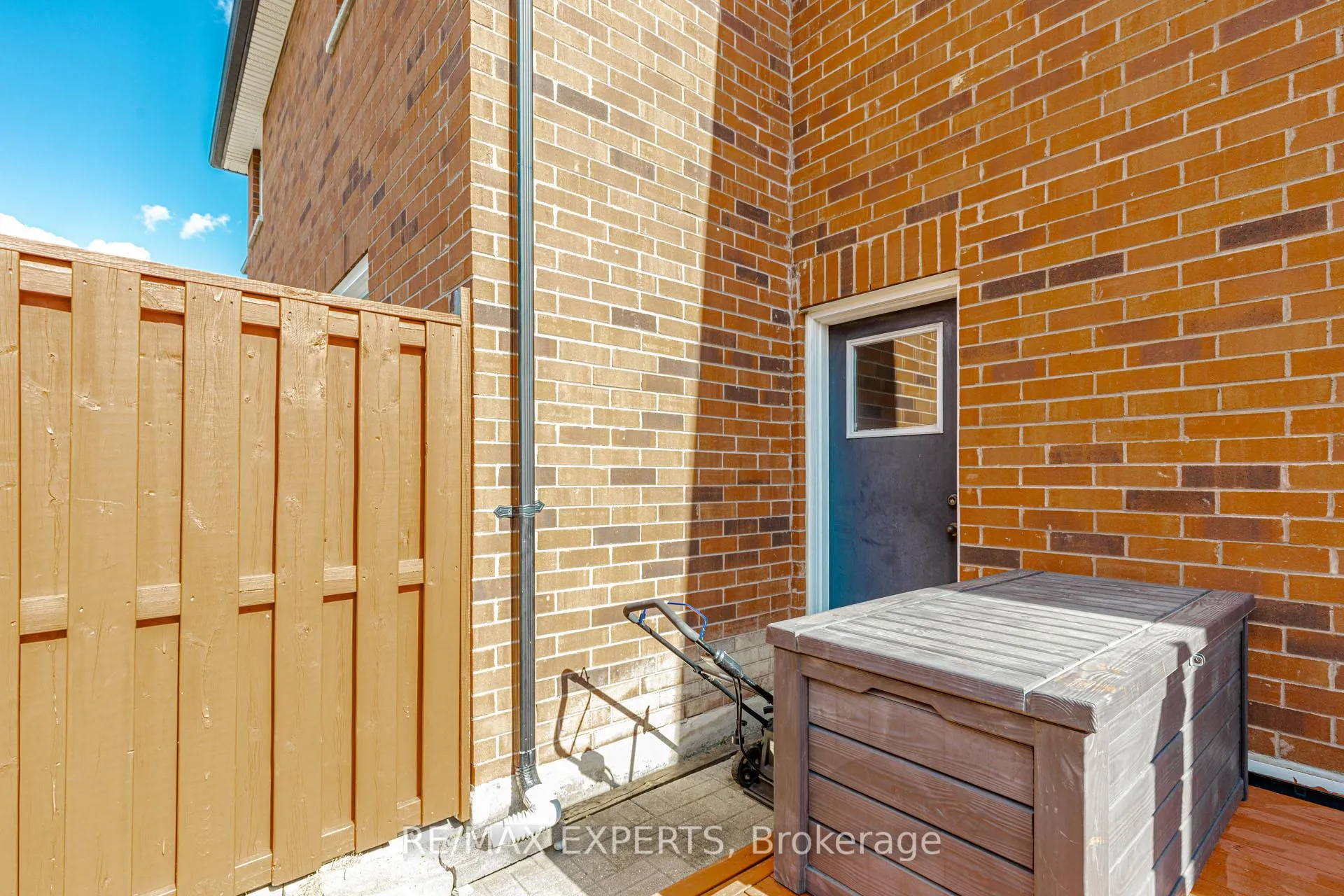 Photo 35 of 131 Legnano Crescent, Vaughan, Vellore Village — HOMEH