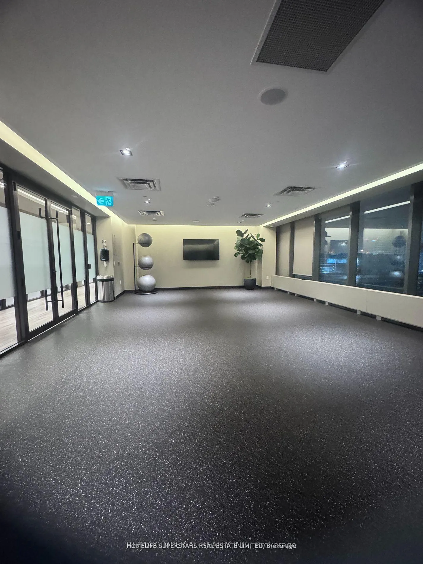 Photo 8 of Unit 806, 10 Honeycrisp Crescent, Vaughan, Vaughan Corporate Centre — HOMEH