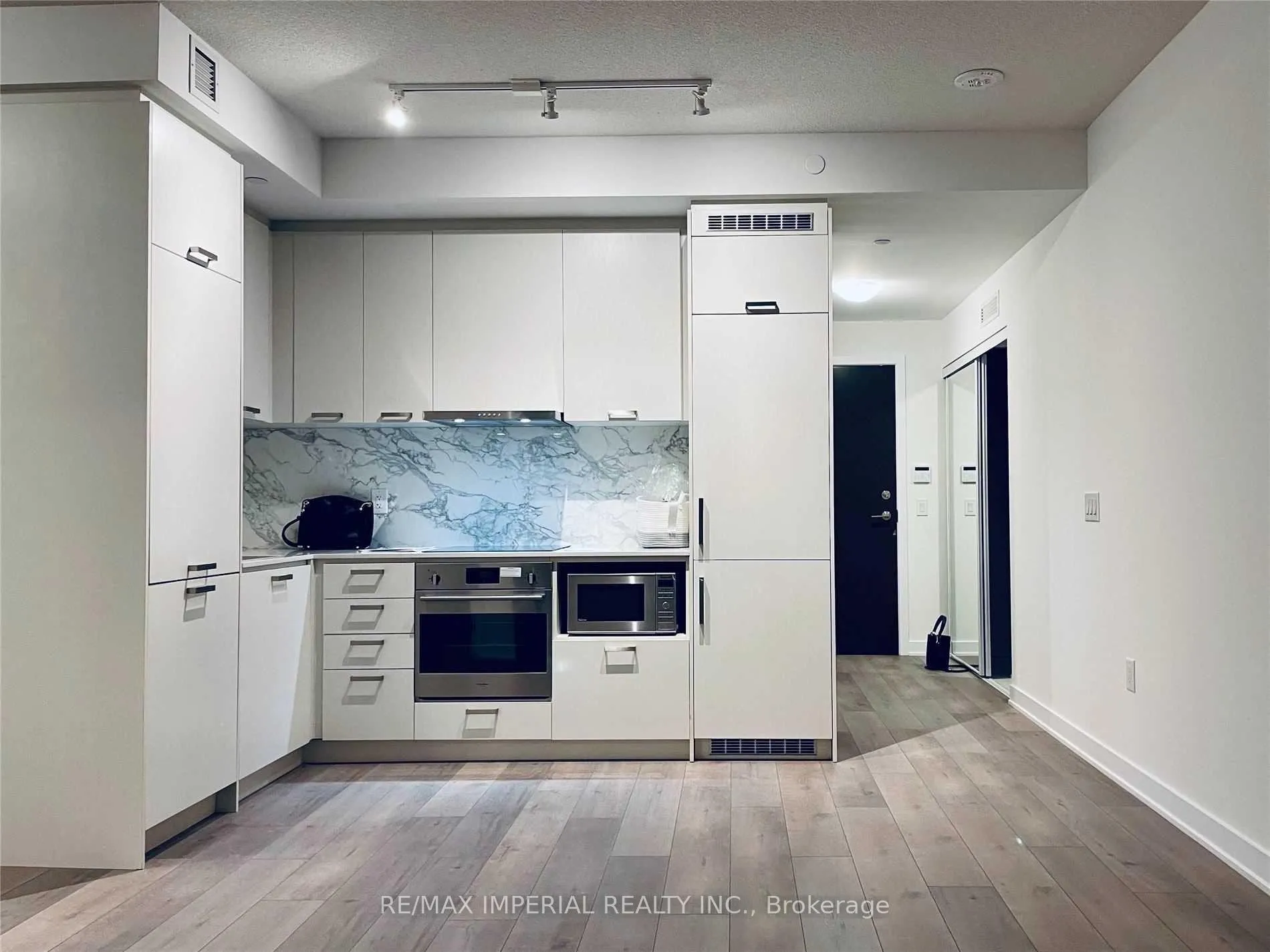 Photo 11 of Unit 806, 10 Honeycrisp Crescent, Vaughan, Vaughan Corporate Centre — HOMEH